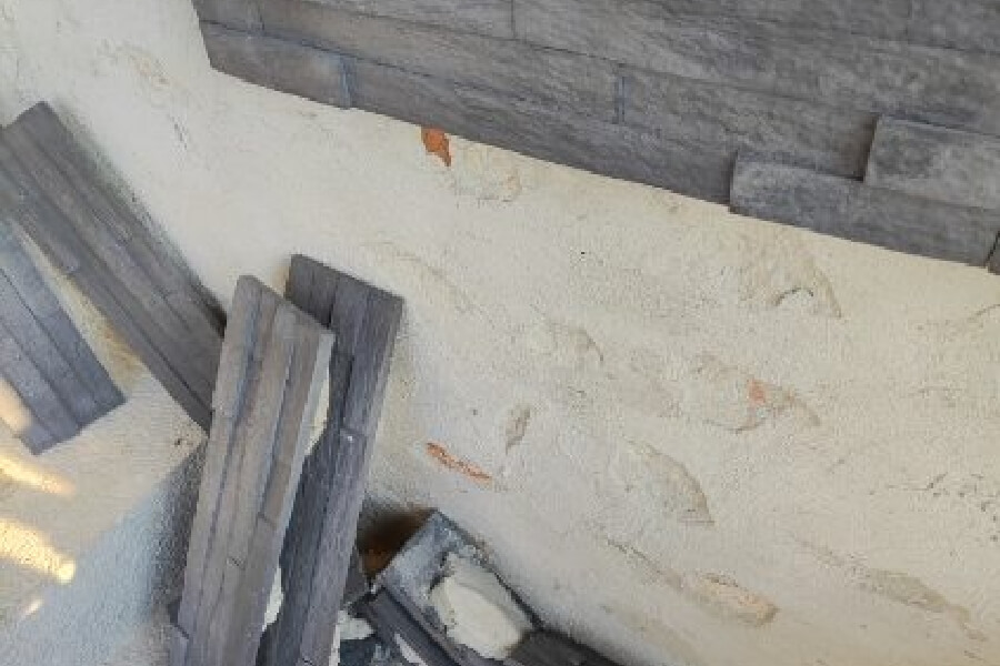 Neprimerna podlaga in napačna tehnika lepljenja